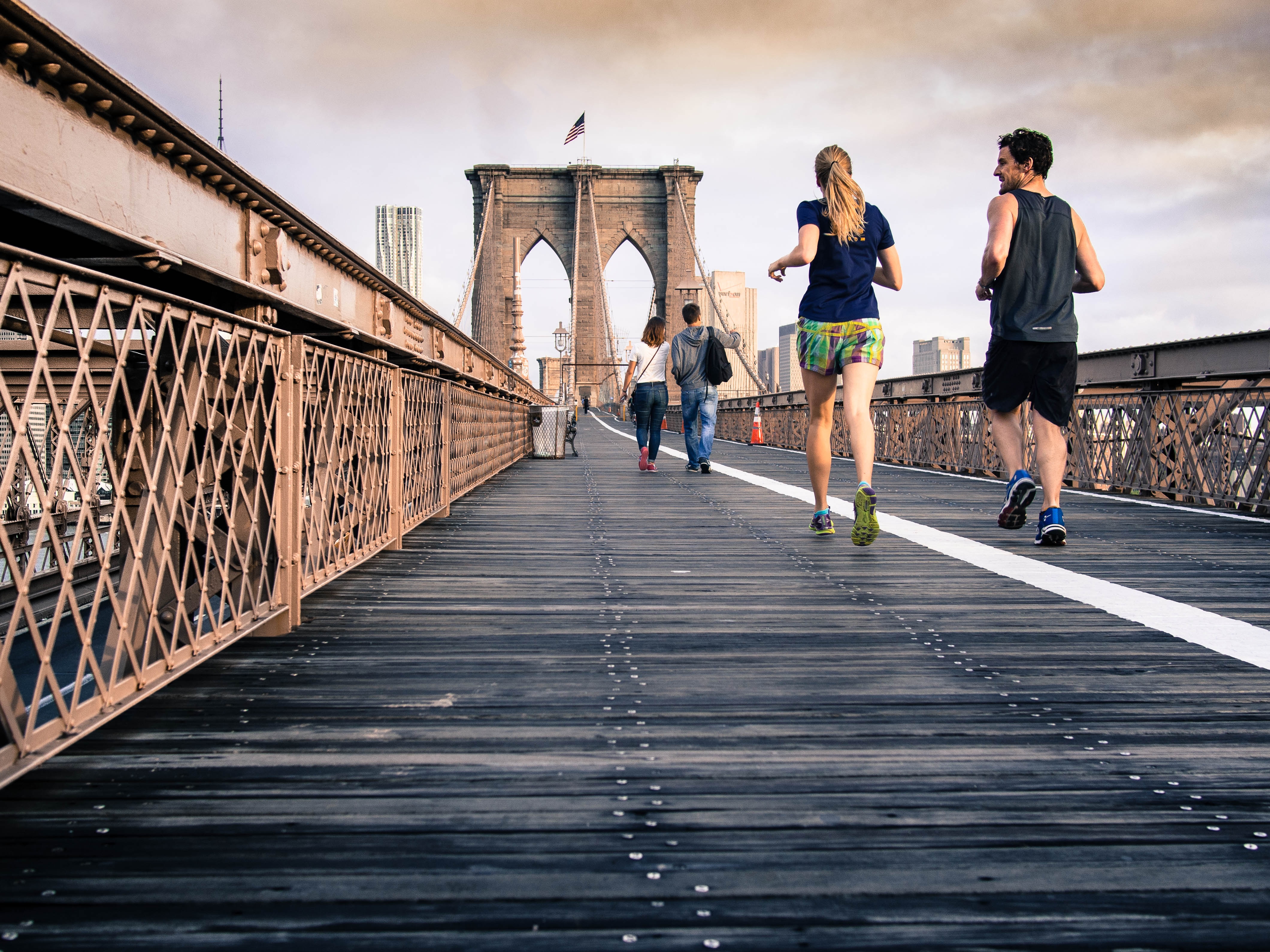 Runners Brooklyn Bridge